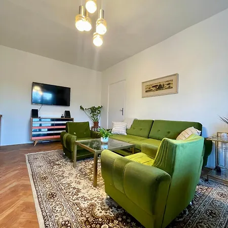 Apartment Authentic Self Check-in In Vibrant Ruzinov Area, Komarnicka 42,